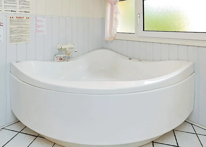 8 Person In Humble-by Traum